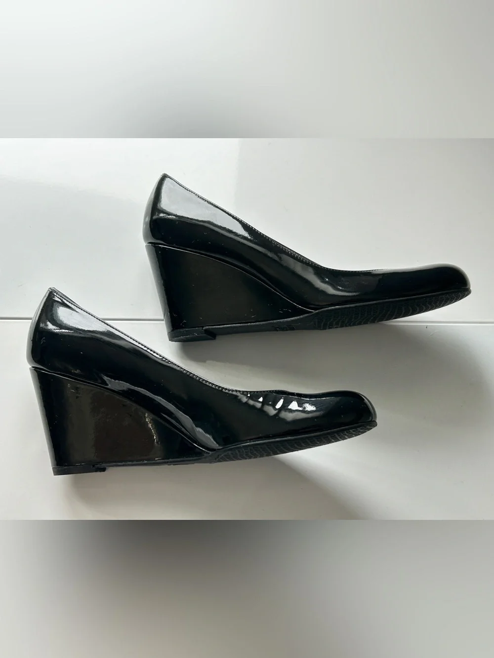 Stuart Weitzman Black Patent Leather Round Toe Wedge Pumps Heels Women's Size 7